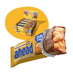 AHEAD Veganer Süßigkeiten Riegel – Salted Peanut Caramel – 16 x 35g – Keto Riegel mit zuckerfreier Schokolade – nur 5g Net Carbs pro Low Carb Süßigkeit – Verbesserte Rezeptur