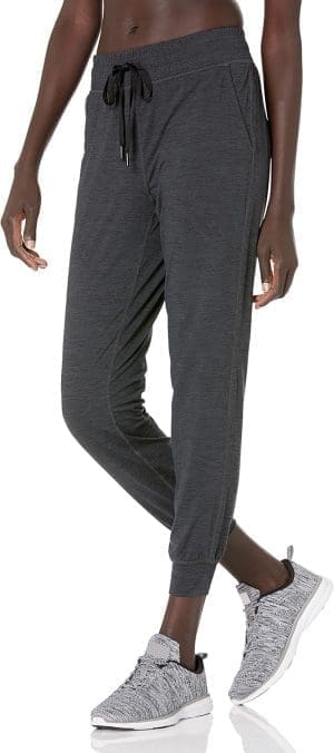 Amazon Essentials Damen Gebürstete Tech-Stretch-Crop-Jogginghose (Erhältlich In Übergröße)