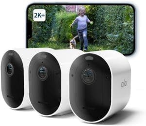 Arlo Pro 5 Überwachungskamera Aussen WLAN, 2K+ HDR Video, Kabellos, Verbesserte Farbnachtsicht, 160° Blickwinkel, Spotlight, 2-Wege Audio, Alarm Sirene Secure Testzeitraum, 3er Set, Weiß