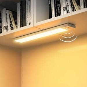 Unterbauleuchte Küche LED Schrankbeleuchtung 2 Stück Warmweiß mit Bewegungsmelder Innen Akku,Schranklicht Schrankleuchten Lichtleiste USB mit Sensor für Kleiderschrank,Unterschrank,Treppe,Kofferraum,RV